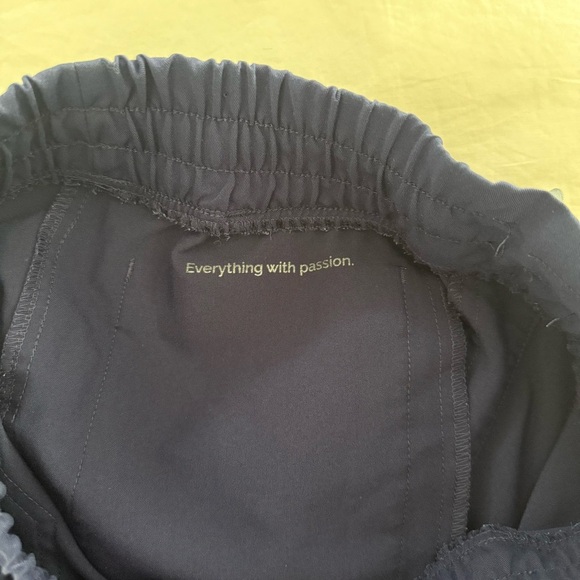 FIGS- Navy Blue Scrub Set - Picture 10 of 12